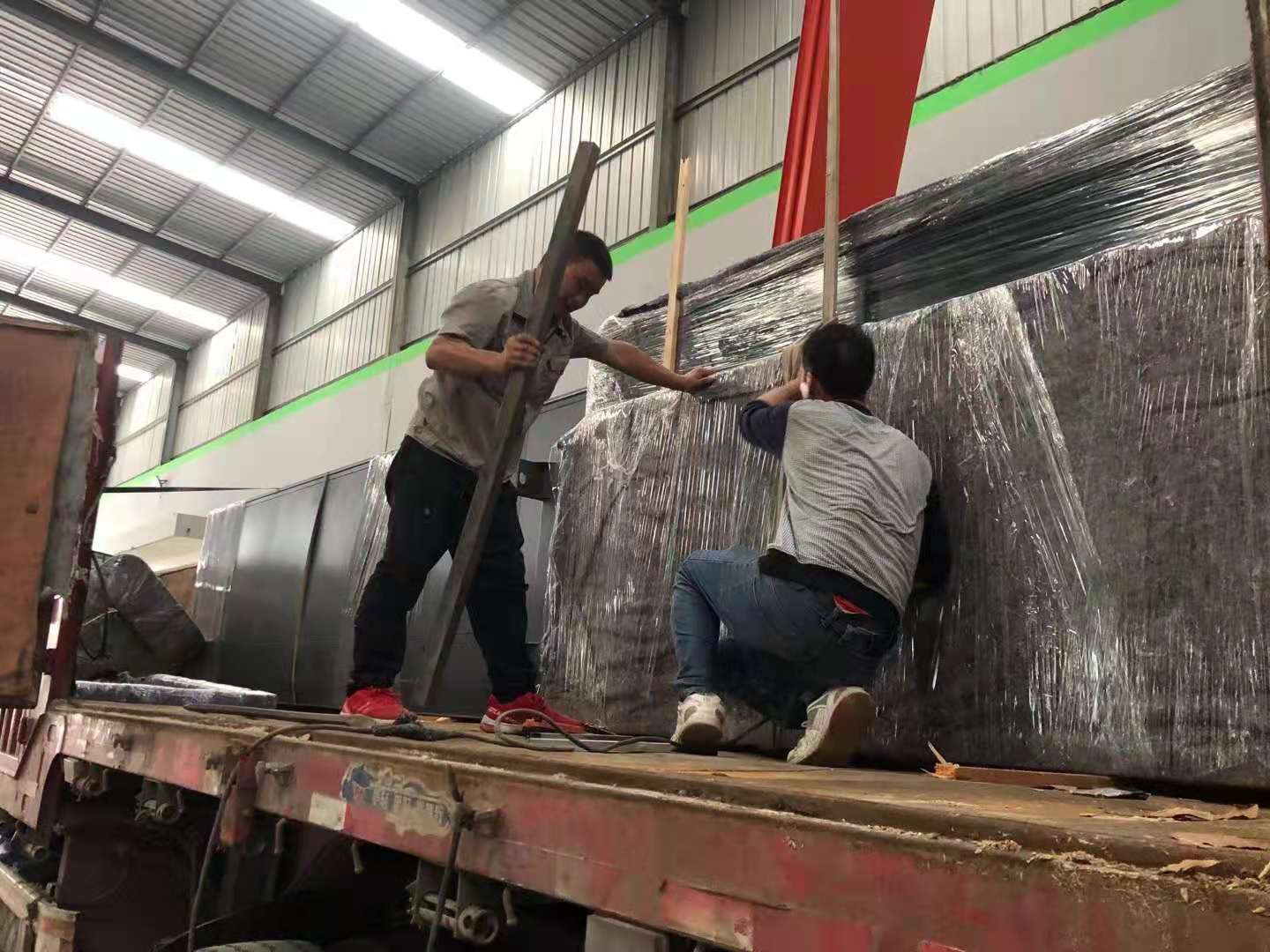 候（hòu）車（chē）亭發貨圖