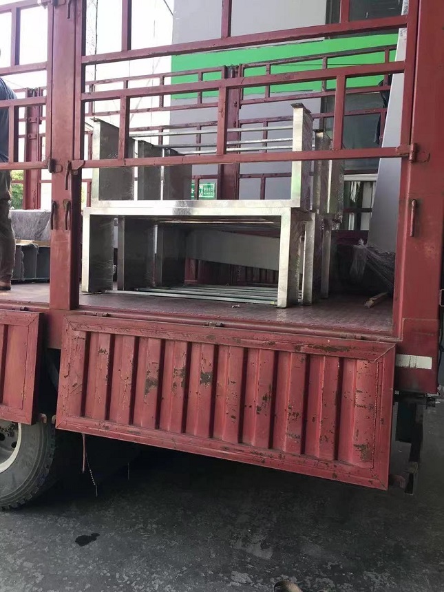 候車亭發貨（huò）圖