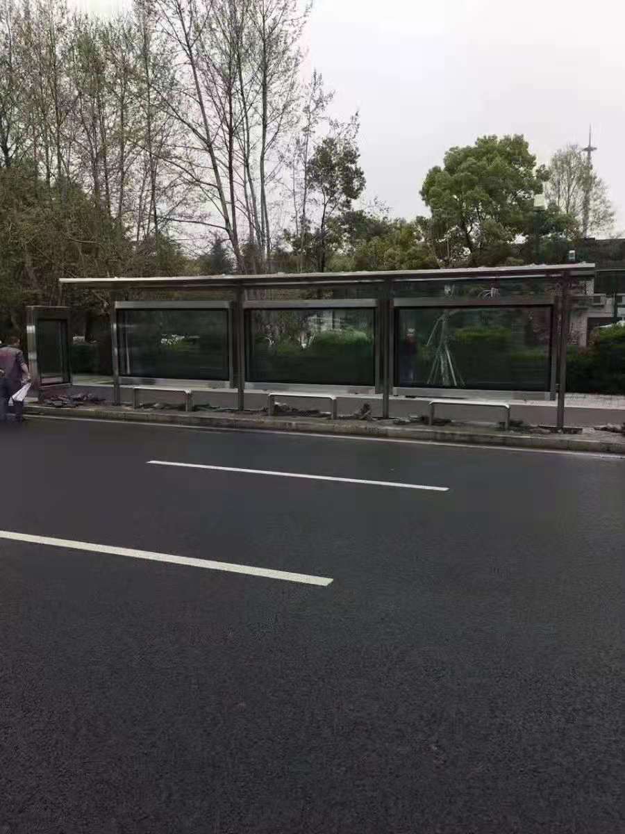 公交站台實景圖