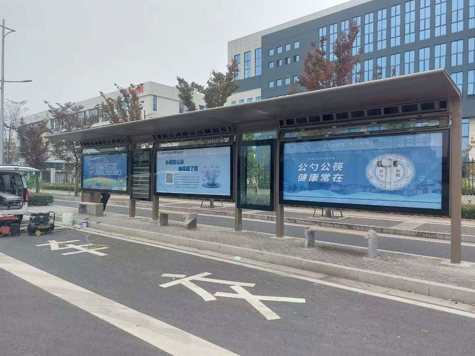 候車（chē）亭實物圖