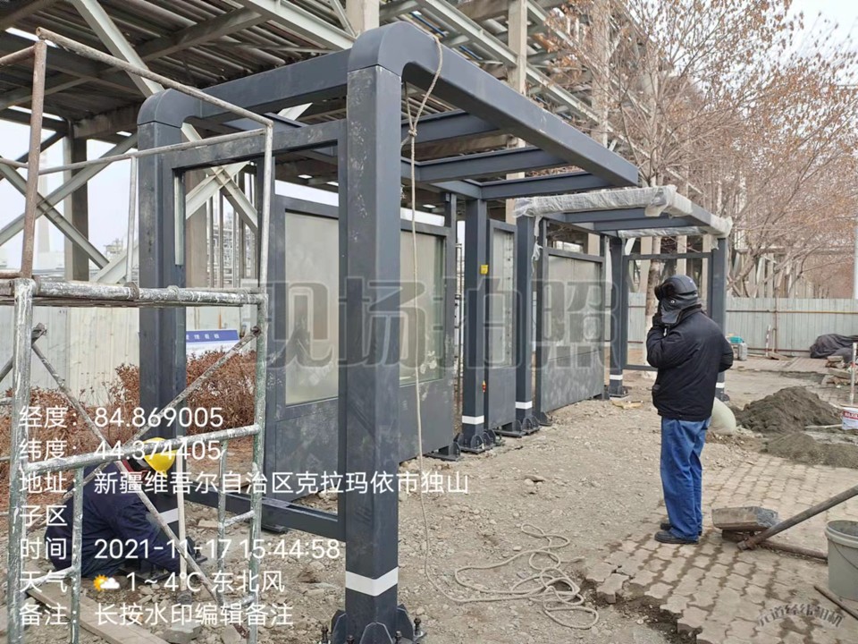新疆奎屯公交站台安裝圖