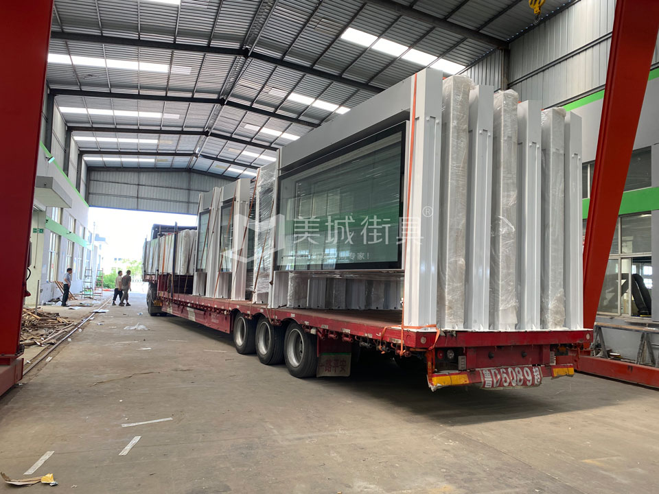 2022.7.1號91抖阴下载_（chéng）街具供應徐州公交候車亭發（fā）貨現場