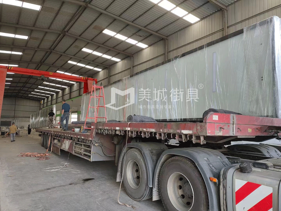 2022.9.2191抖阴下载_街具供應蘇州公交車候車亭發貨現場