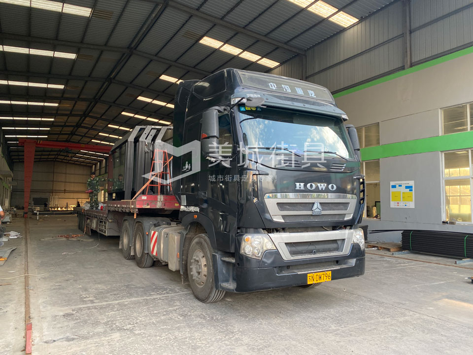 2022.9.2191抖阴下载_街具供應（yīng）鹹陽候車亭第二車發貨現場