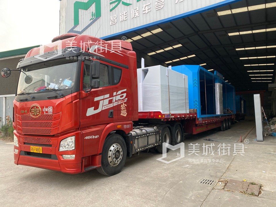 2023.12.2191抖阴下载_街具供應的（de）公交（jiāo）站台（tái）安裝實景圖